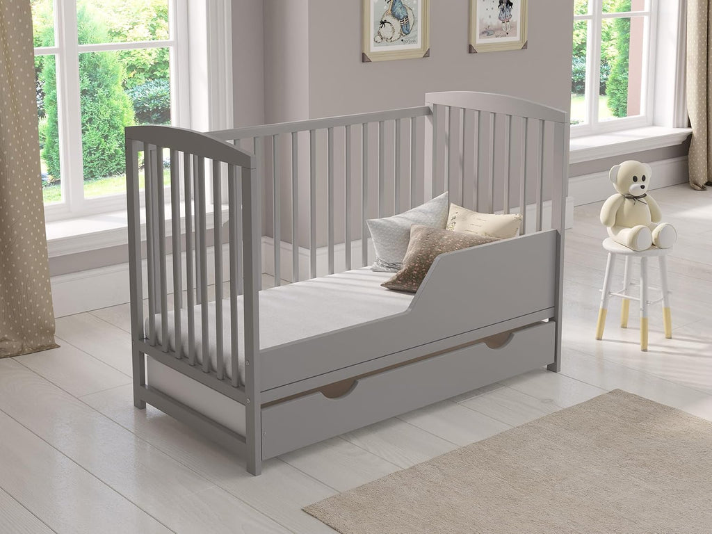 Love For Sleep Babybett 120x60 mit Matratze & Schublade, Höhenverstellbares Kinderbett aus Kiefernholz