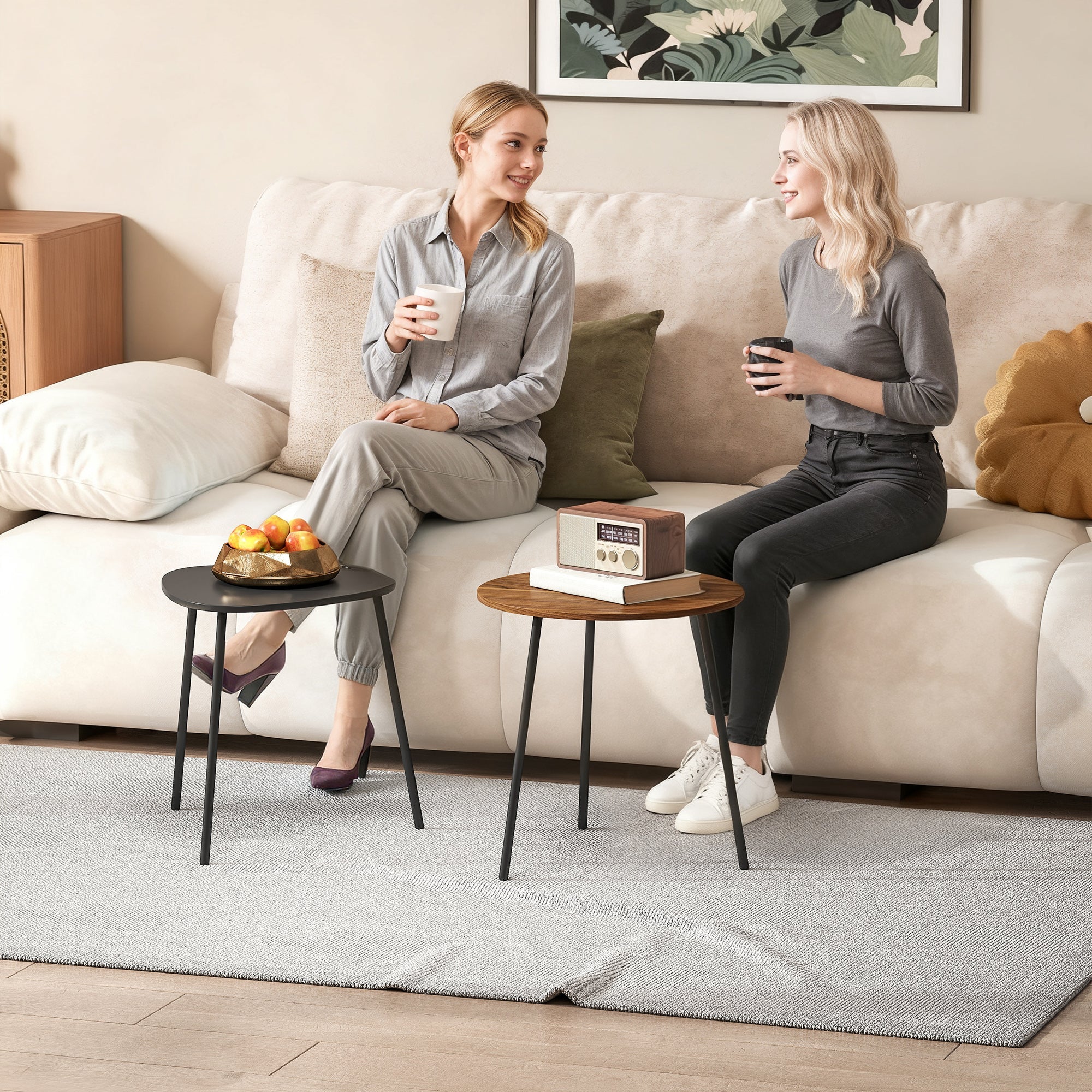 Elegantes Set mit 2 Satztischen in Walnussoptik und Schwarz – Runder & Dreieckiger Couchtisch im Modernen Design