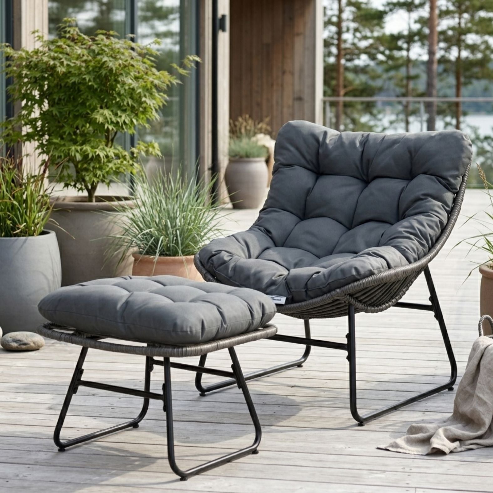 Bequemer Loungesessel aus Polyrattan mit Fußhocker und Dicken Polstern – Komfortabler Relaxsessel für Garten & Balkon – Grau